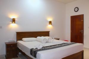 Tempat tidur dalam kamar di Villa Janaliya