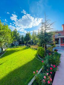 Zahrada ubytování Taaj Residence Skardu