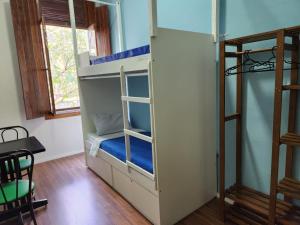 Fujima Hostel客房内的一张或多张双层床