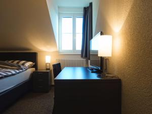 Postel nebo postele na pokoji v ubytování Hotel de ville d'Yvonand