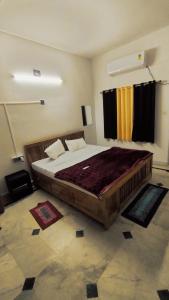 a bedroom with a large bed in a room at Hotel The Aparna Residency in Āsansol