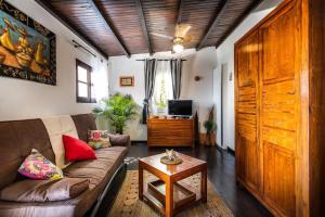 a living room with a couch and a table at Alizé in Sainte-Luce