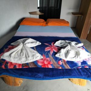a bed with two towels on top of it at Pensao Zé Doce in Portela