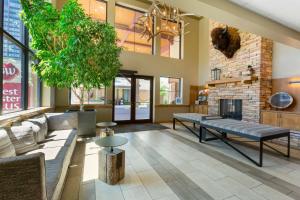 a lobby with a couch and a fireplace at Best Western Plus Clocktower Inn in Billings