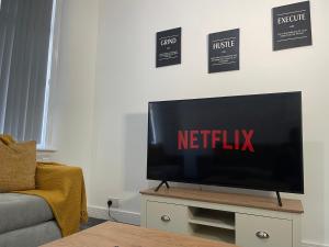 TV a/nebo společenská místnost v ubytování Entire Modern Home Middlesbrough
