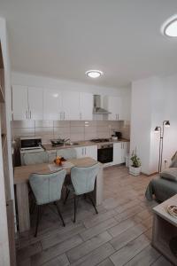 Köök või kööginurk majutusasutuses Apartments Peric Županja