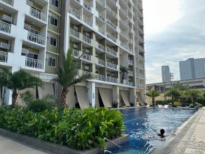 Bazén v ubytování Celandine Residence in Quezon City nebo v jeho okolí