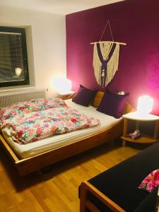 a bedroom with a bed and purple walls at hello. DIE FERIENWOHNUNG in Arbesbach