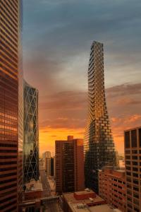 Galeri foto Award-Winning One-Bedroom Suite at Telus Sky di Calgary