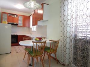 Kuchyň nebo kuchyňský kout v ubytování Villa Maristika