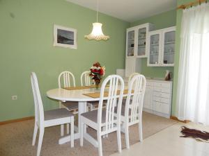 Kuchyň nebo kuchyňský kout v ubytování Villa Maristika