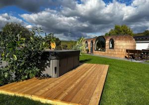 Ein Garten an der Unterkunft Tirolian Lodge South