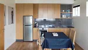 Küche/Küchenzeile in der Unterkunft Framtid Apartments and Holiday Homes