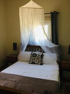 Llit o llits en una habitació de KYTHIRA ISLAND RETREAT