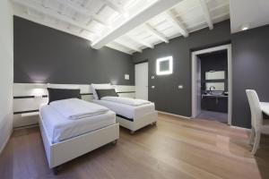 Postel nebo postele na pokoji v ubytování Como Luxury Rooms