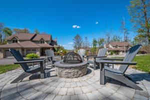 a patio with three chairs and a fire pit at Alla Famiglia in Oakland