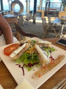 Comida en o cerca de este hotel