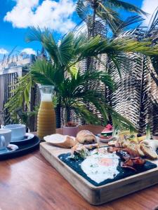 Comida en o cerca de este hotel