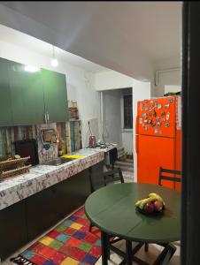 Küche/Küchenzeile in der Unterkunft A sweet house for families, in Üsküdar