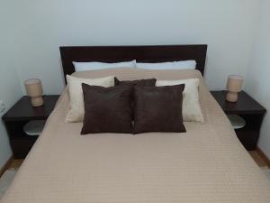 A bed or beds in a room at APARTMAN VIAGGIO i PARKING GARAŽA