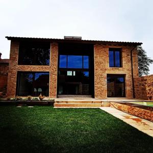 a large brick house with a lawn in front of it at MIRADOR DEL HITO I y MIRADOR DEL HITO II in Espinosa de Bricia