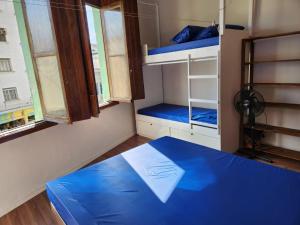 Fujima Hostel客房内的一张或多张床位