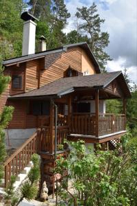 a log house with a porch and a balcony at Chata Potácelova 1c, Přímělkov, za mostem 200 m, druhá chata, směr Bítovčice 