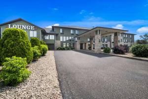 a house with a driveway in front of it at Best Western Park Oasis Inn in Mauston