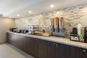 Dapur atau dapur kecil di Best Western Halton Hills