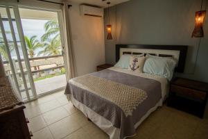 a bedroom with a bed with a view of the ocean at Condominio Gaudi in Pie de la Cuesta