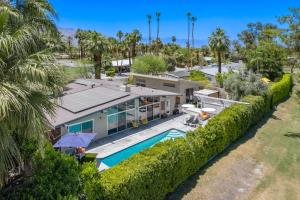 Kolam renang di atau dekat dengan The Brentwood - Meredith Lodging