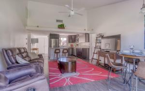 Gallery image of PS674 - East Island - Alice Lodging in Palm Desert +17 photos