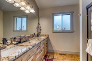 Φωτογραφία από το άλμπουμ του Great Kitchen, AC, SHARC Access, Hot Tub, Bring Pet! σε Sunriver +102 φωτογραφίες