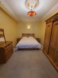 Кровать или кровати в номере maison alhaj