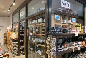 Supermarket nebo jiné obchody v  apartmánu nebo okolí