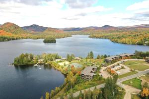Гледка от птичи поглед на Deluxe Suite - View on Lake & 6 Min from Tremblant Versant Nord