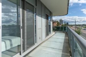 Балкон или терраса в Cozy & Contemporary Suite - Easy Access to Everything