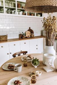 Kuchyň nebo kuchyňský kout v ubytování Miss Boulevard - Stylish Art Deco Villa