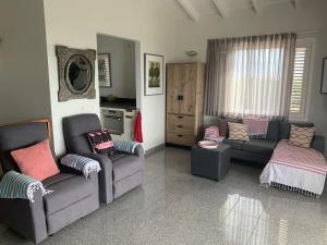 Ruang duduk di Gorgeous Villa in Rif St Marie with Private Pool