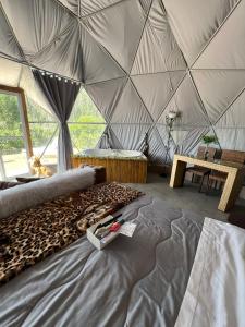 a bedroom with a bed in a tent at Refúgio Santa Helena - Domo Zen in Salesópolis
