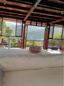 a bedroom with a bed with a view of the ocean at Cabana El Caney in Sapzurro