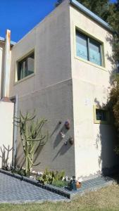 a house with a cactus on the side of it at Rodando x Mendoza in Guaymallen