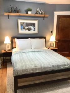 A bed or beds in a room at The House Hotels - Cohasset Lower