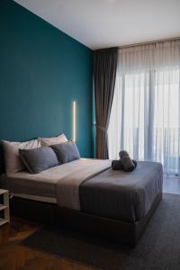 Giường trong phòng chung tại Family Seaview Suite with 3 Rooms by The Only Bnb