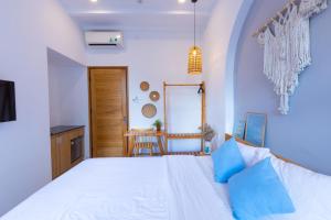 Postel nebo postele na pokoji v ubytování Nest House Homestay
