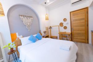 Postel nebo postele na pokoji v ubytování Nest House Homestay
