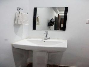 Een badkamer bij POP 80870F Super7hotel.in