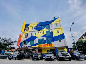 a hotel with cars parked in front of it at Sun Inns Hotel Cheras - Balakong in Cheras