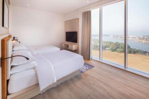 Voodi või voodid majutusasutuse Four Points by Sheraton Jeddah Corniche toas