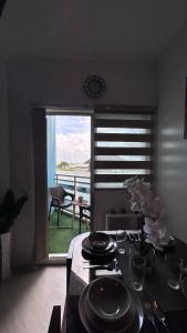 Galeriebild der Unterkunft Kurlix Suites of Azure North in San Fernando